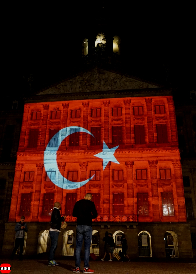 Paleis verlicht voor Turkije (2962016)